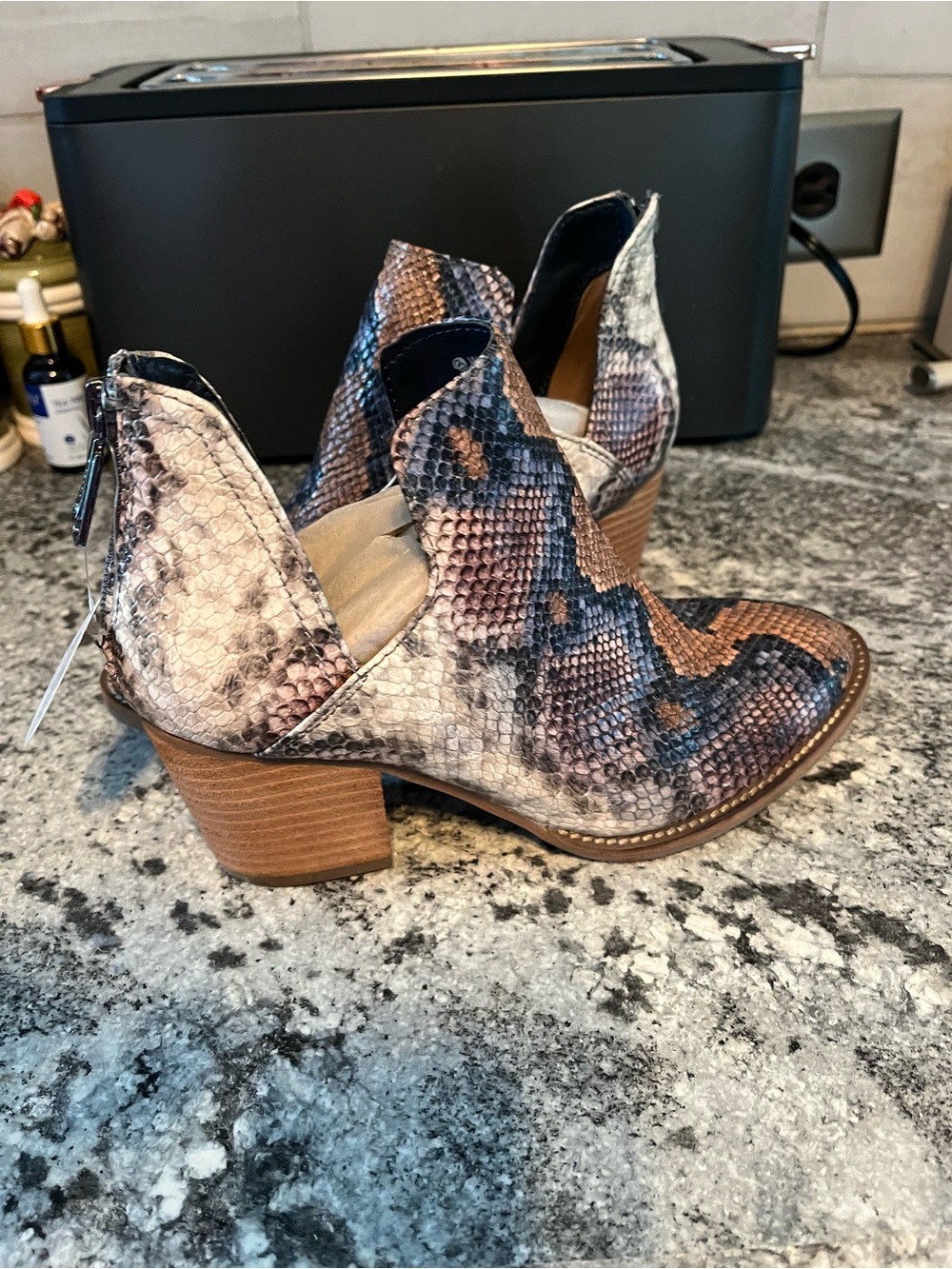 Blondo Esmee Leather Waterproof Snakeskin Ankle Booties US Women's 7 NWOB